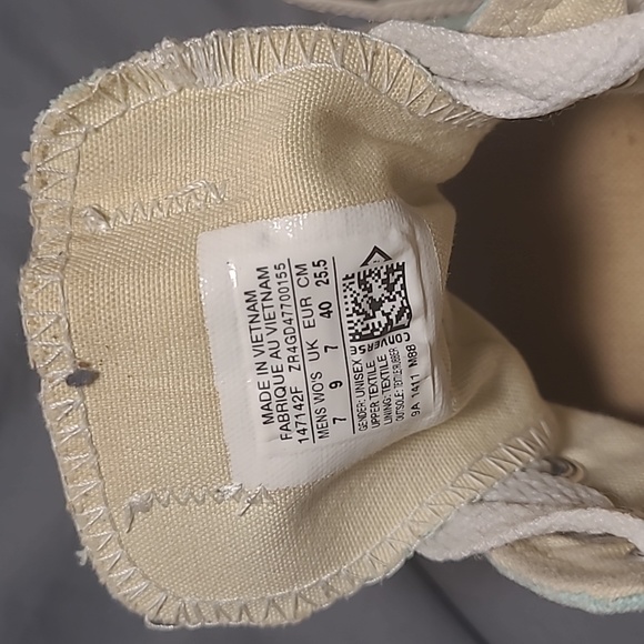 Converse - Picture 4 of 4